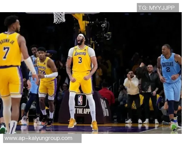 浓眉谈拉塞尔选择湖人：他愿意冒险放弃更高薪水