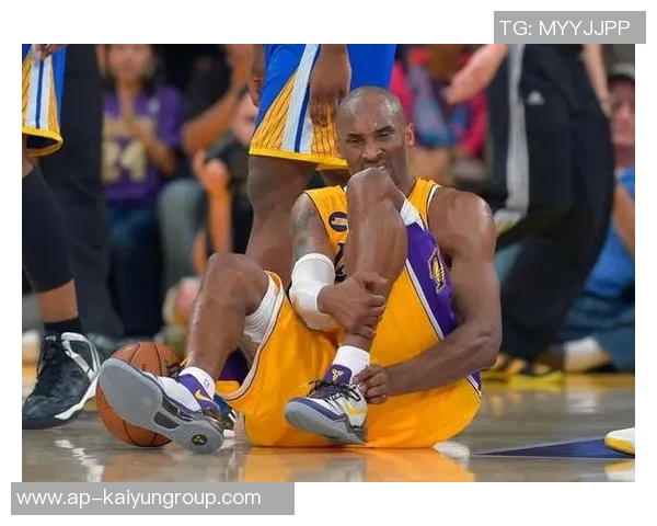 科比亲穿24号球衣拍出889万美元创纪录06年仅售10000美元