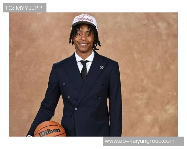 埃奇库姆高空起飞挑战米切罗虽未成功却成功造成犯规