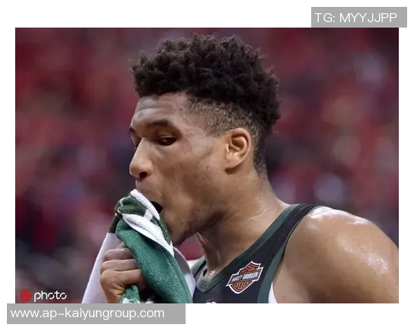 字母哥80年代复古风P图曝光发型绝对能上毕业纪念册引发热议 字母哥80年代复古风P图曝光发型绝对能上毕业纪念册引发热议