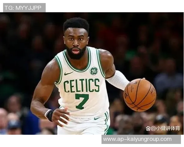 杰伦布朗左腿筋紧张状态不明绿军官方宣布回归存疑