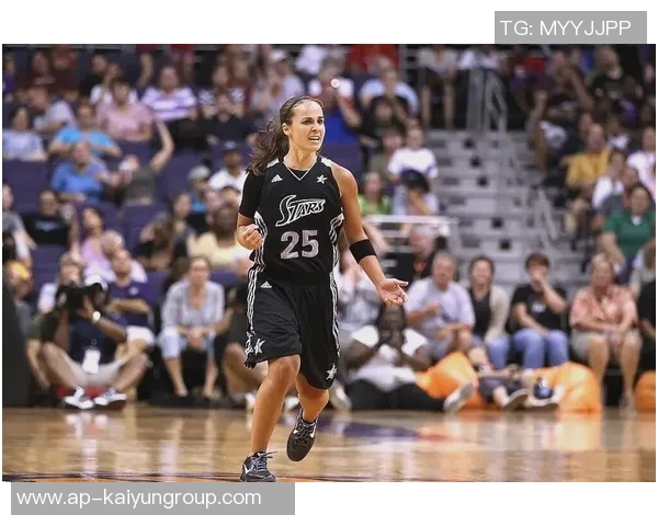 哈蒙执教王牌四年三夺总冠军成就WNBA传奇教练之路