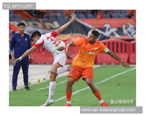 山东泰山队备战上海海港队赛前训练全景展现团队士气与战术准备