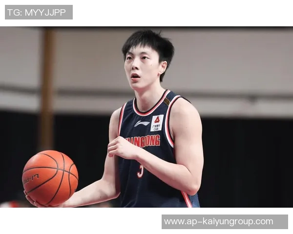 胡明轩昨夜三分雨下生涯新高40分助队止颓展现全能表现