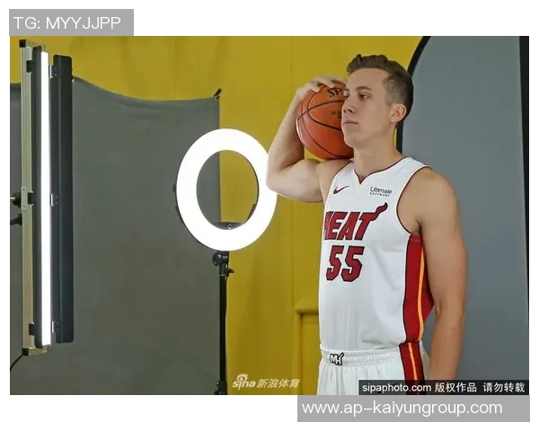 乌布雷拼劲十足全场表现出色贡献17分11板三分命中率高达60 乌布雷拼劲十足全场表现出色贡献17分11板三分命中率高达60