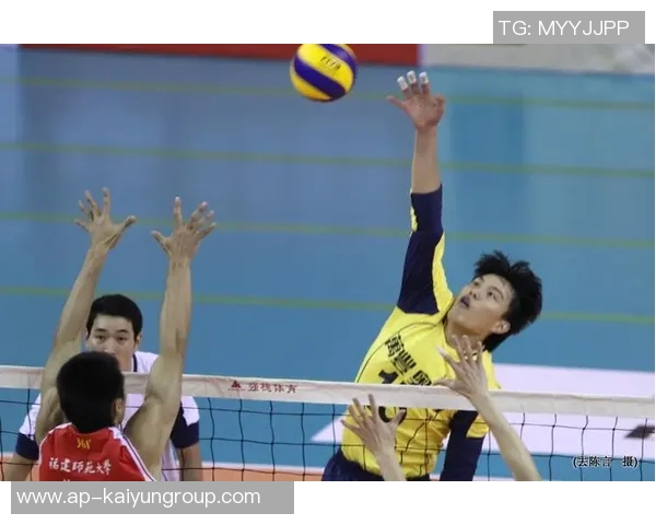 奥特执教首胜喜悦洋溢队员们泼水庆祝难掩激动心情